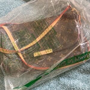 Purse comes with gold chain and shoulder strap